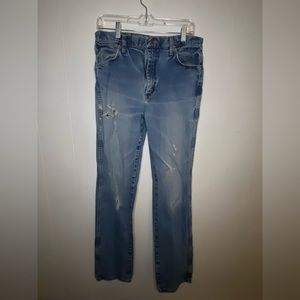 Distressed/ Ripped Straight Wrangler Jeans 32x34